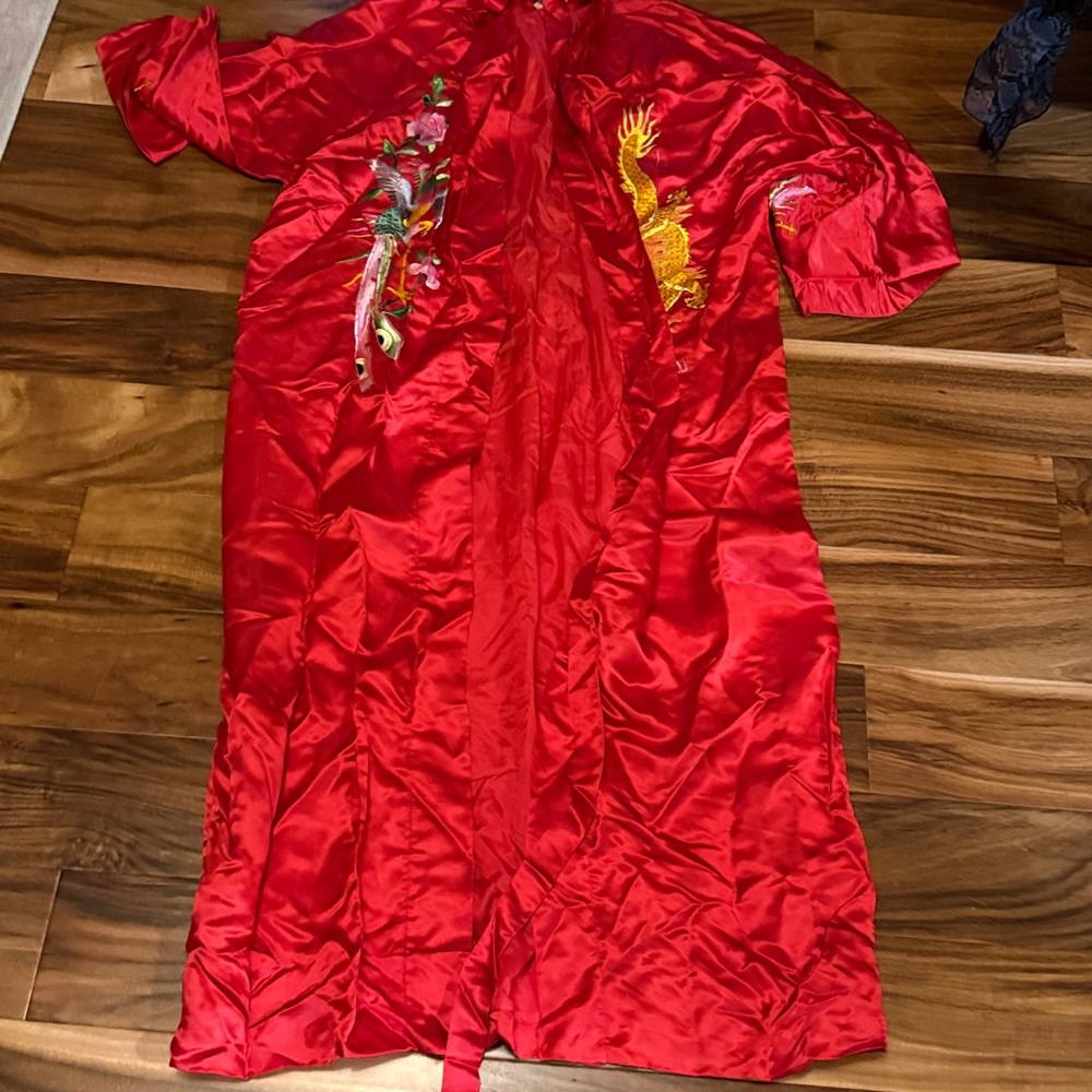 Brand New Red Dragon Embroidered Kimono Robe 100% silk - Picture 4 of 6